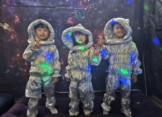 小小太空人-Little-Astronauts-1